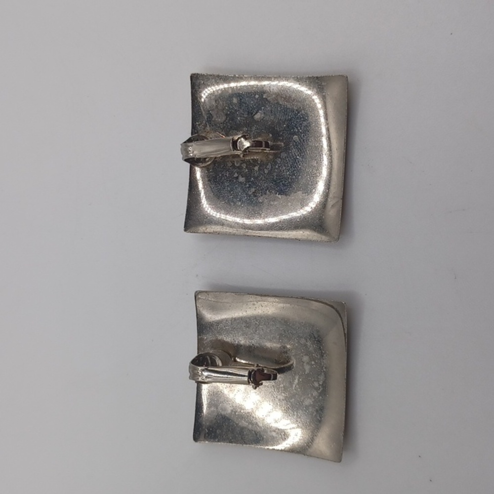 Natural Colored Swirled Clip on Earrings - Picture 5 of 5